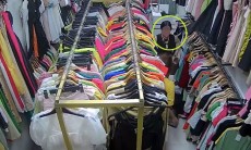 Video khách nữ hành hung, thẳng tay đánh nhân viên shop quần áo