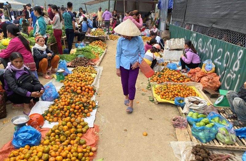 Chợ phiên Phố Đòn tại Pù Luông tổ chức thứ 5 và chủ nhật hàng tuần