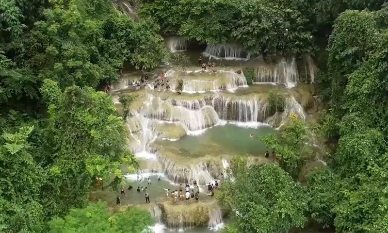 Thác Mây cách thành phố Thanh Hóa khoảng 50km