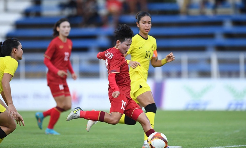 Trận đấu ra quân đánh bại Malaysia 3 - 0 tại bảng A SEA Games 32