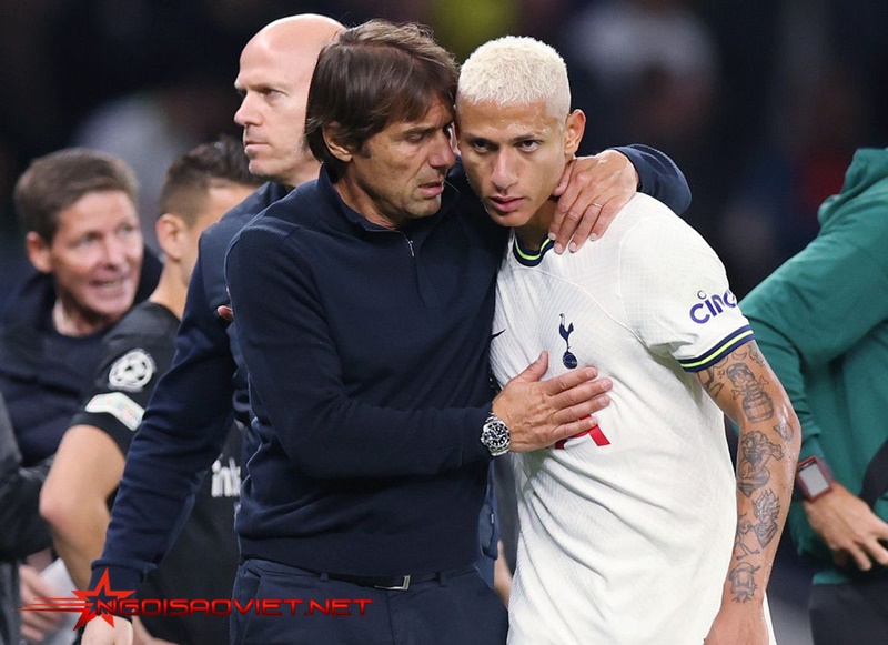 Richarlison và HLV Conte