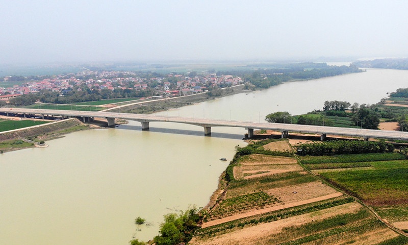 Cầu Núi Đọ vượt sông Chu có chiều dài 1,9 km