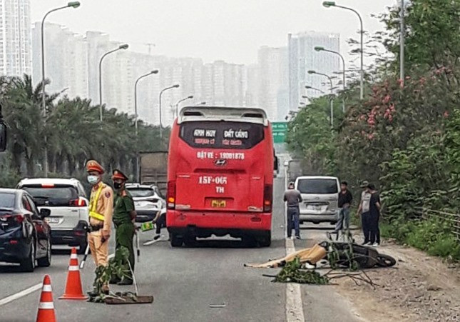 Công an khám nghiệm hiện trường