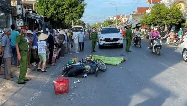 Hiện trường vụ tai nạn hai mẹ con bán bắp chuối bị xe đâm